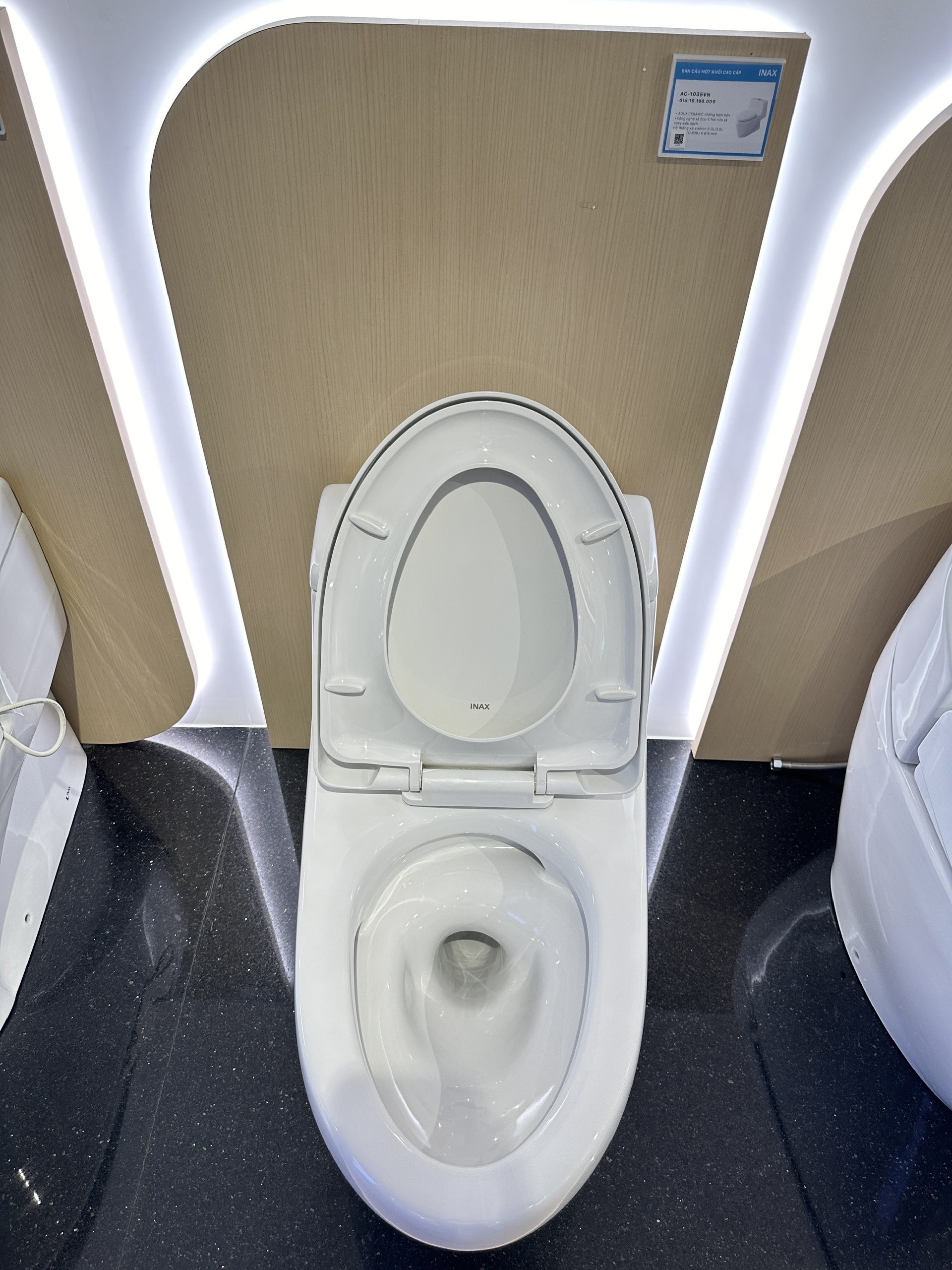 Thiết bị vệ sinh cao cấp chính hãng giá rẻ 2022 Bồn Cầu INAX AC-1035VN (AC1035VN) 1 Khối Aqua Ceramic - Ảnh 7